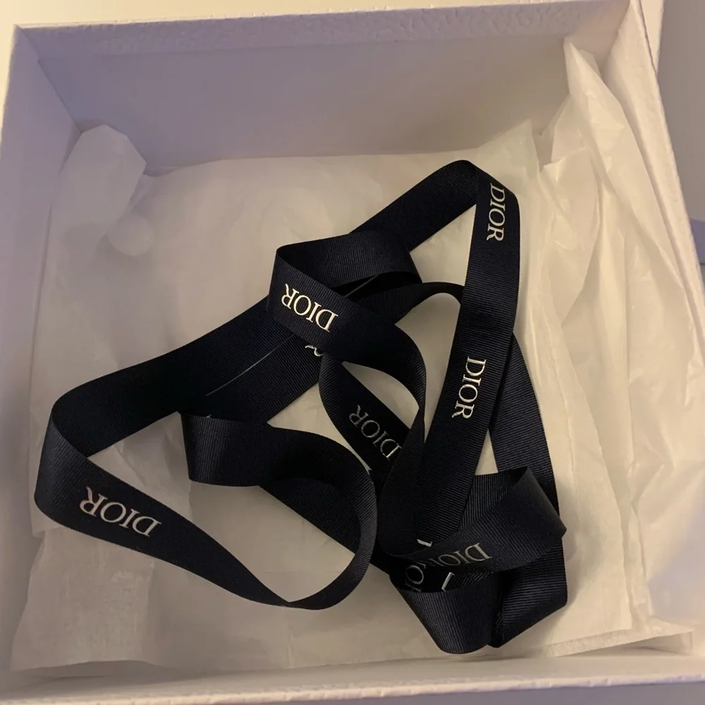 Dior Box with Gold Logo - Picture 5 of 7